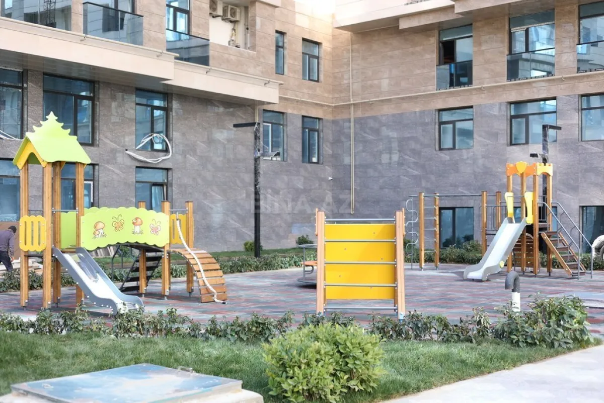 Satılır 3 otaqlı mənzil 174.4 m²