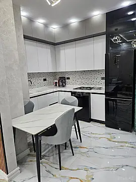 Kirayə verilir 2 otaqlı mənzil 95 m²