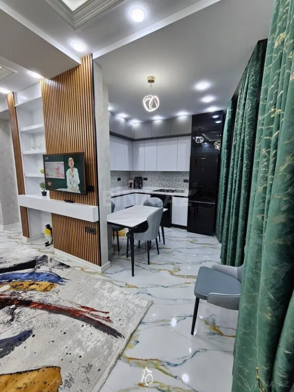 Kirayə verilir 2 otaqlı mənzil 95 m²