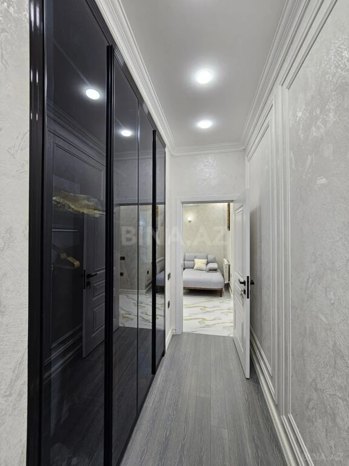 Kirayə verilir 2 otaqlı mənzil 95 m²