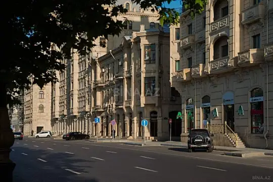 Satılır obyekt 350 m² — Bakı, Nizami 350.00 m²