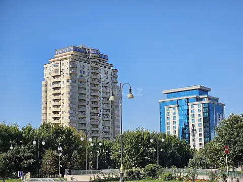 Satılır obyekt 350 m²