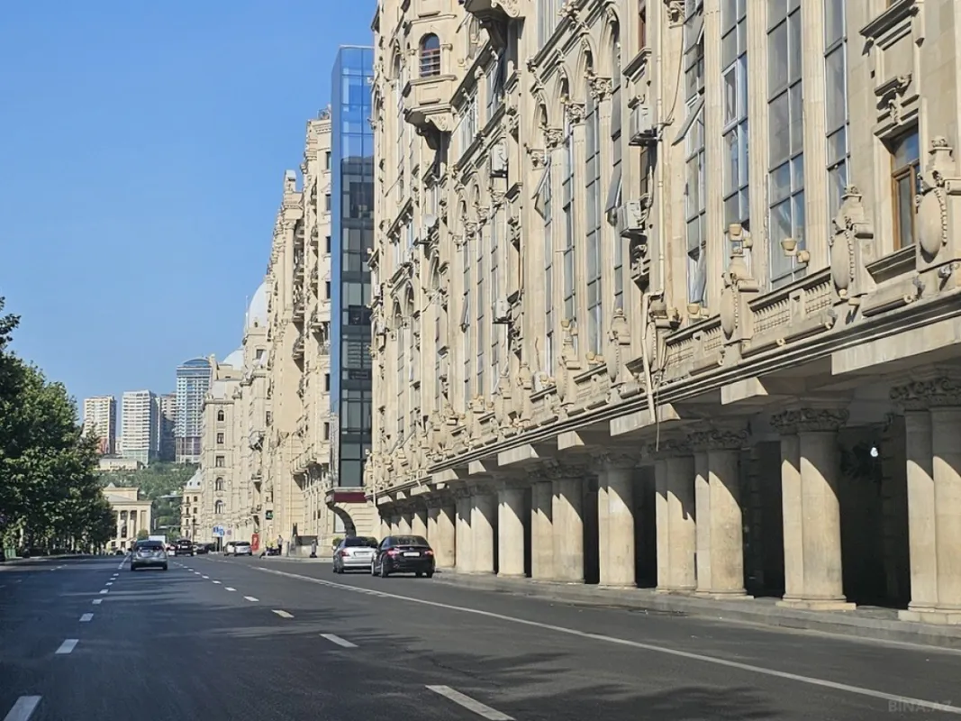 Satılır obyekt 350 m²