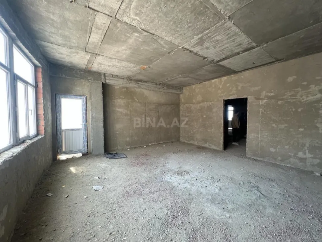 Satılır 4 otaqlı mənzil 181 m²