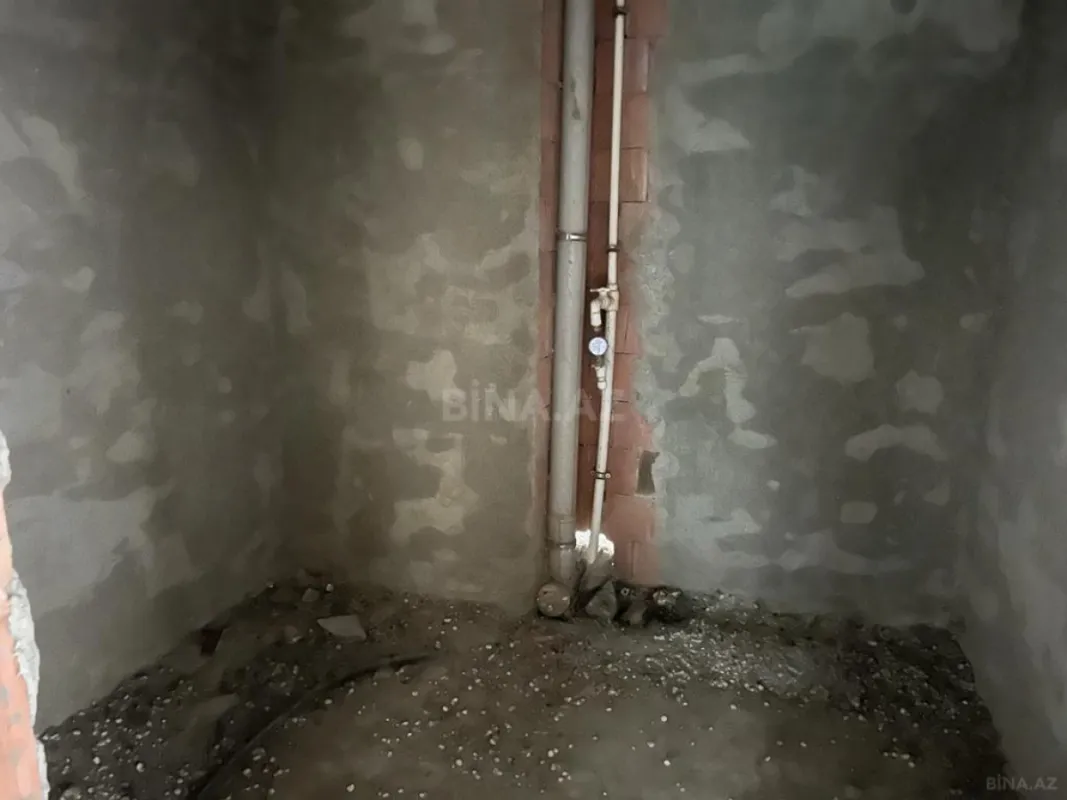 Satılır 4 otaqlı mənzil 181 m²