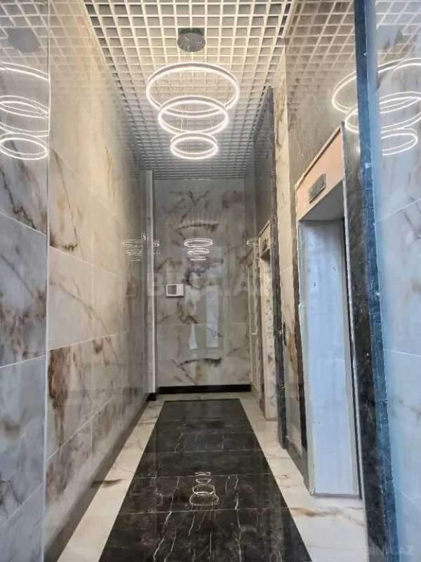 Satılır 4 otaqlı mənzil 181 m²