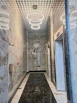 Satılır 4 otaqlı mənzil 181 m²