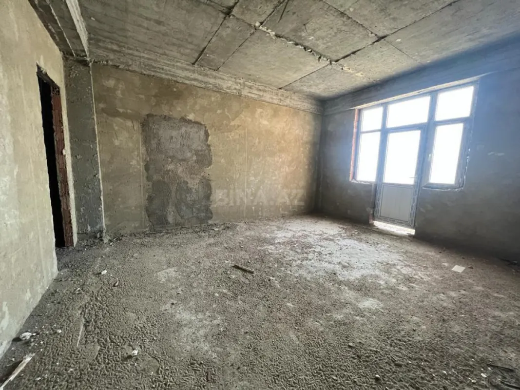Satılır 4 otaqlı mənzil 181 m²