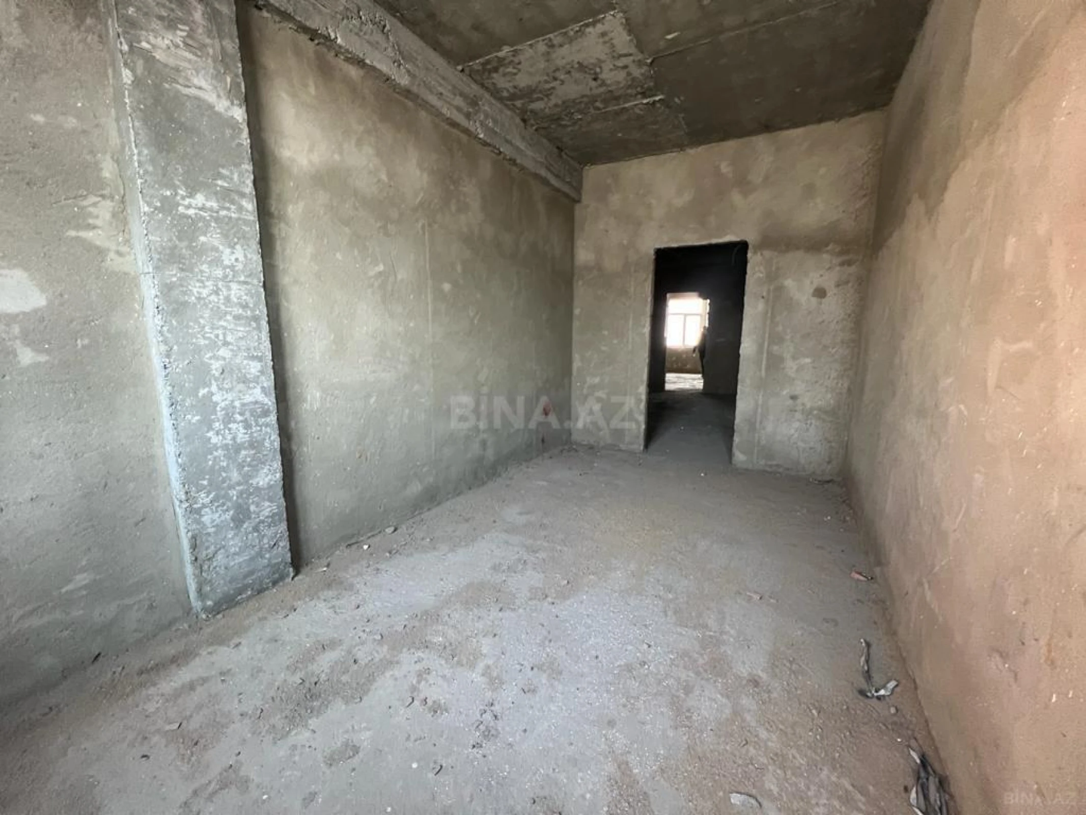 Satılır 4 otaqlı mənzil 181 m²