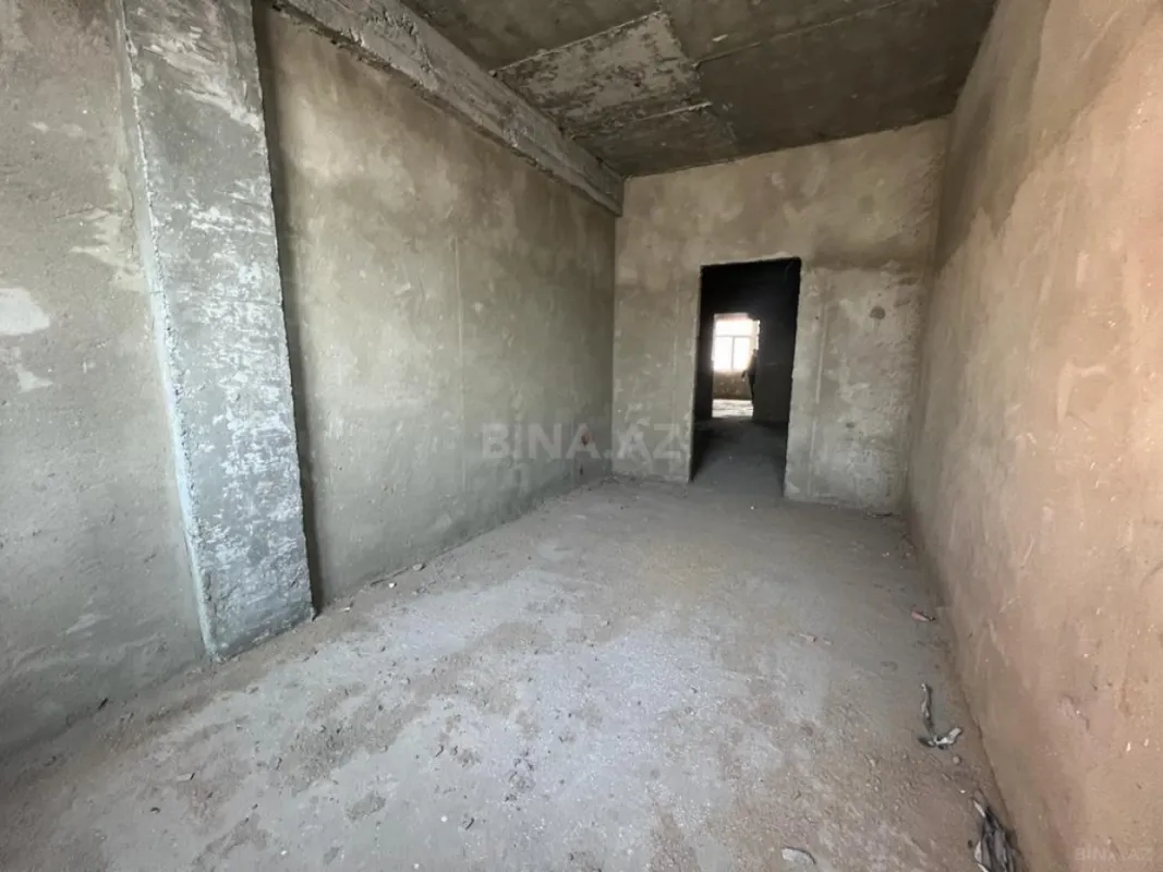 Satılır 4 otaqlı mənzil 181 m²