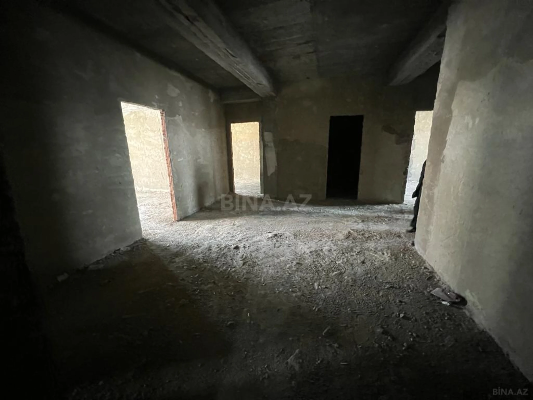 Satılır 4 otaqlı mənzil 181 m²