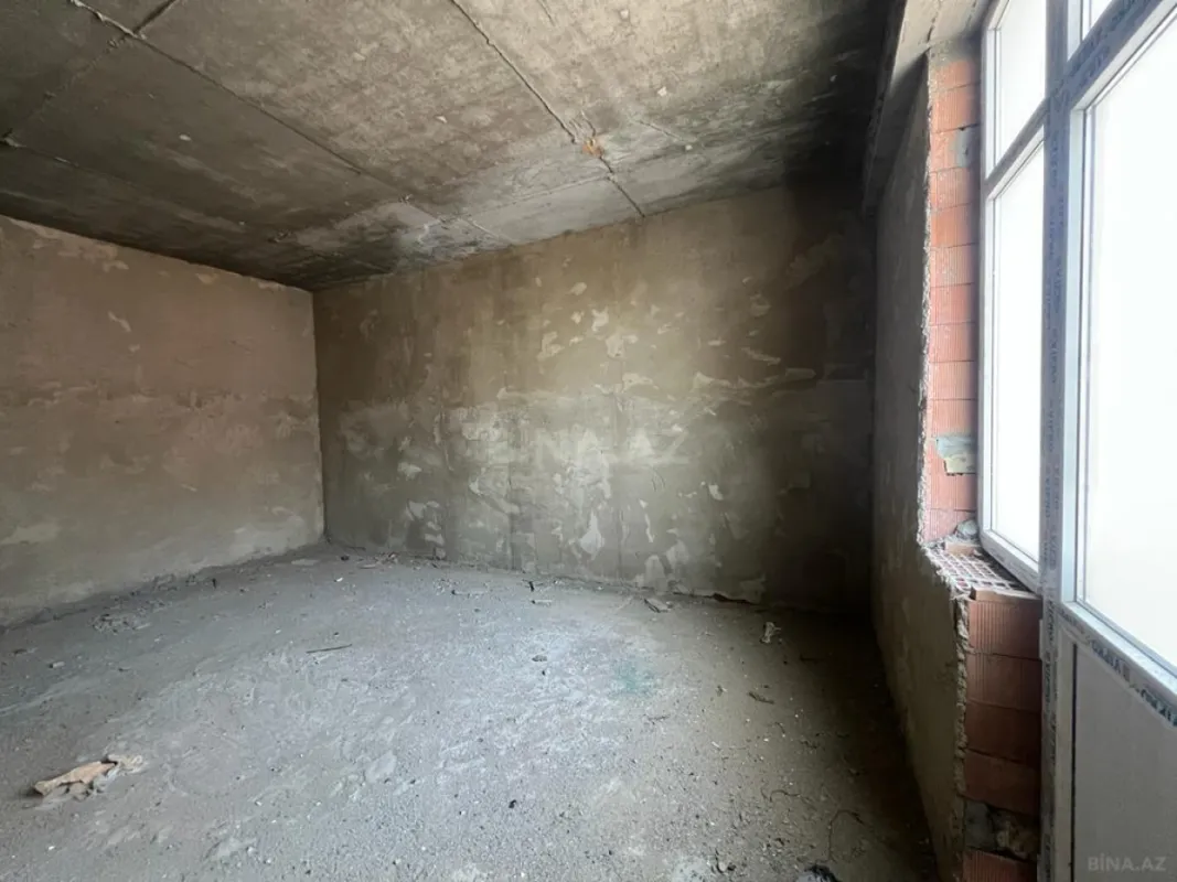 Satılır 4 otaqlı mənzil 181 m²
