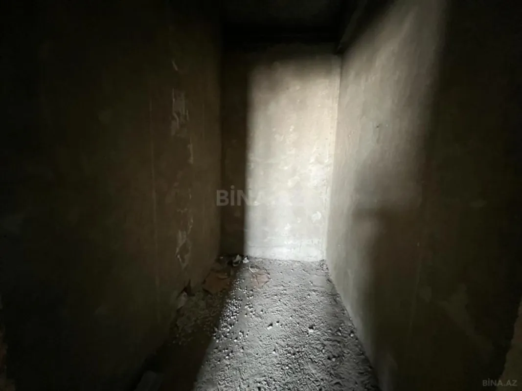 Satılır 4 otaqlı mənzil 181 m²