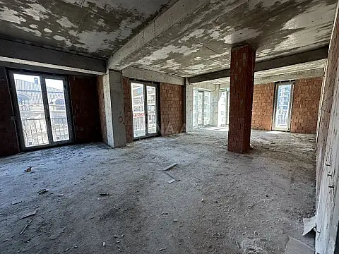 Satılır 3 otaqlı mənzil 131 m²