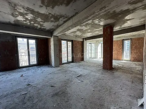 Satılır 3 otaqlı mənzil 131 m²