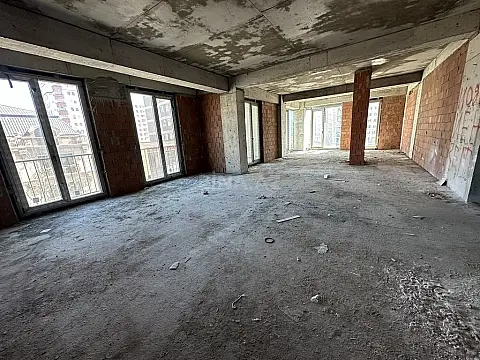 Satılır 3 otaqlı mənzil 131 m²