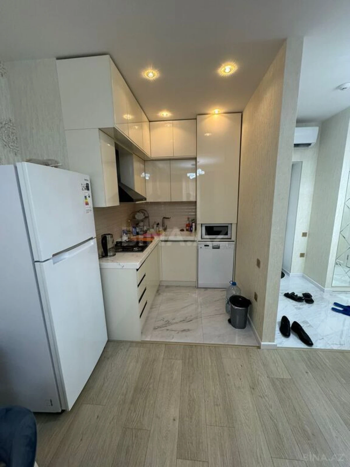 Kirayə verilir 2 otaqlı mənzil 70 m²