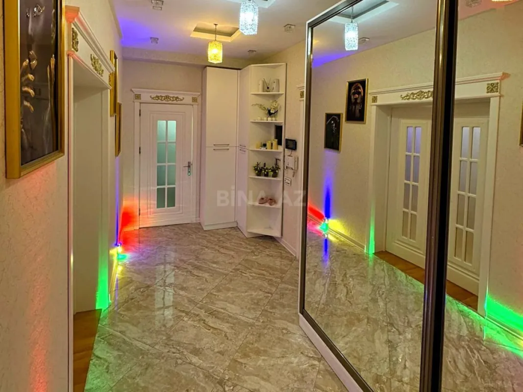 Satılır 2 otaqlı mənzil 105 m²