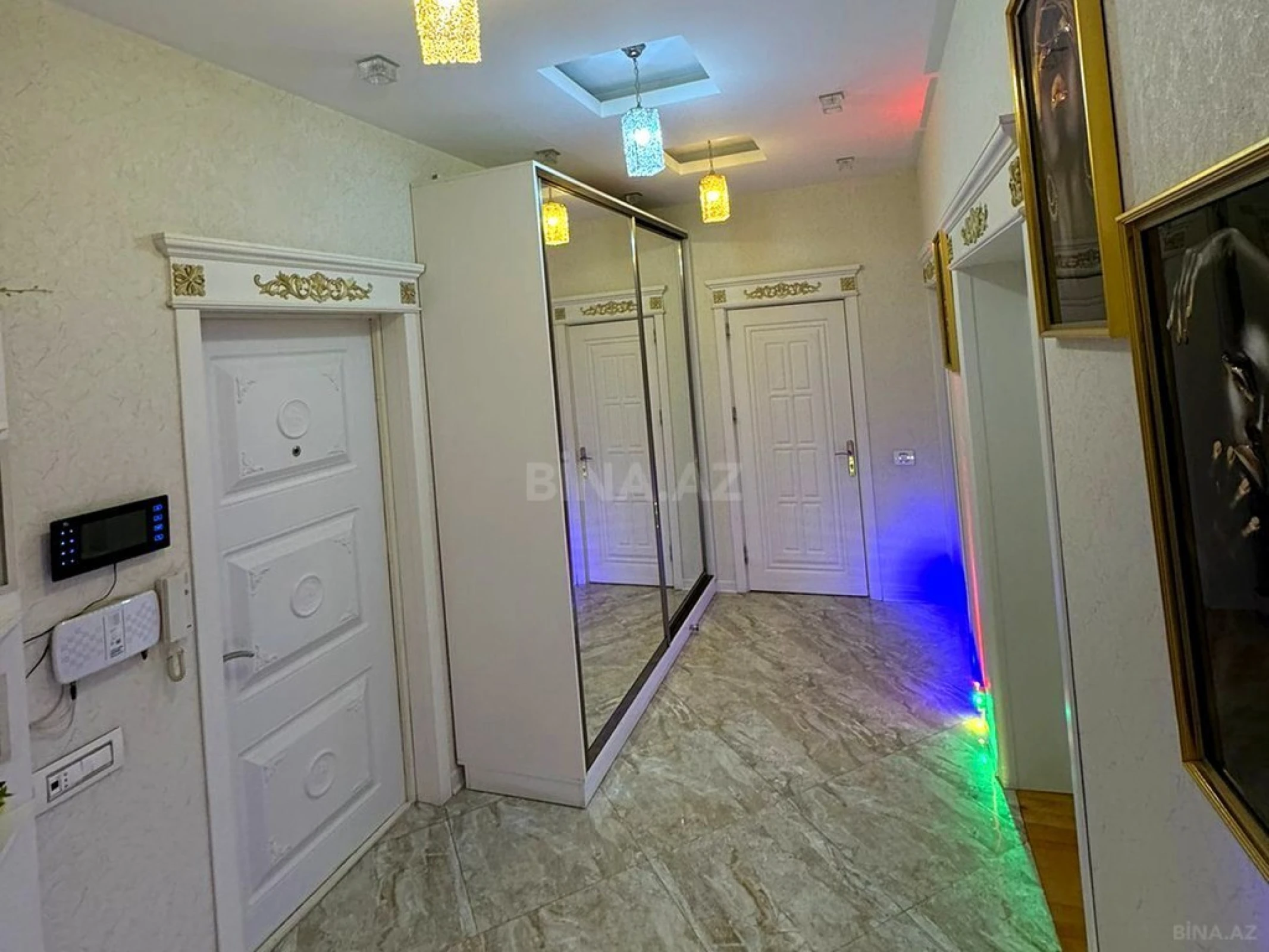 Satılır 2 otaqlı mənzil 105 m²