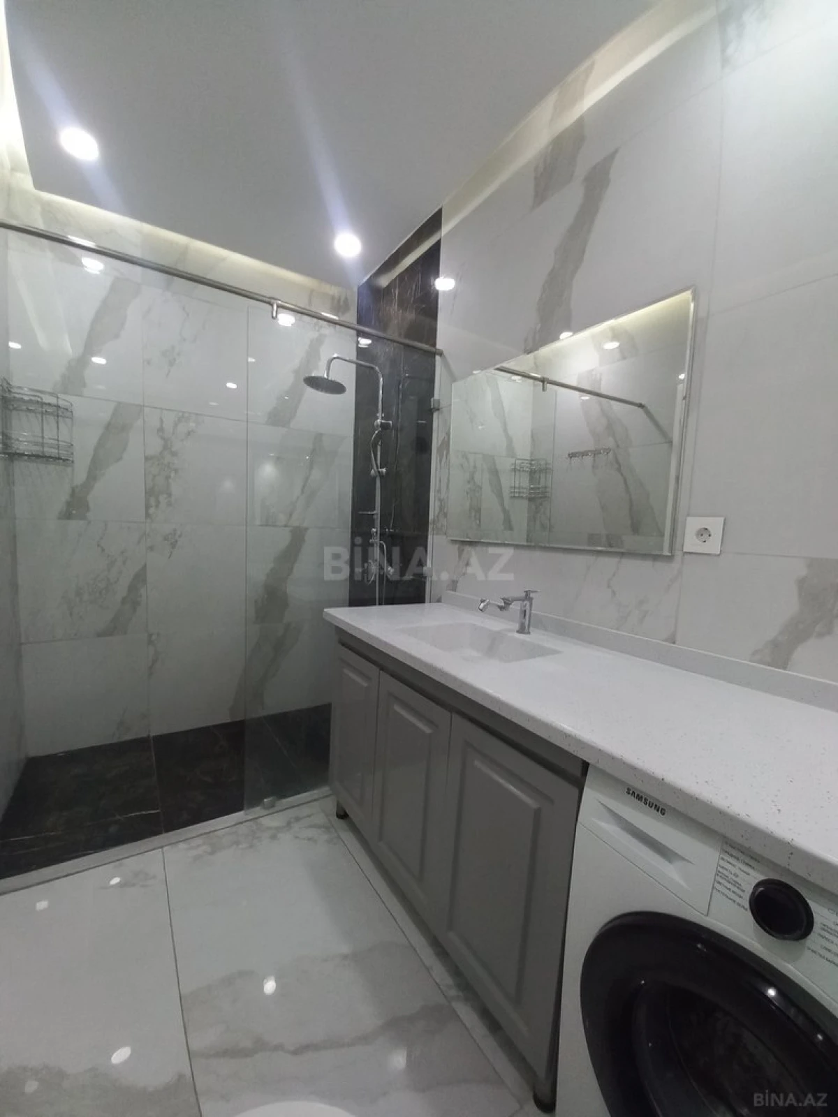 Kirayə verilir 2 otaqlı mənzil 65 m²