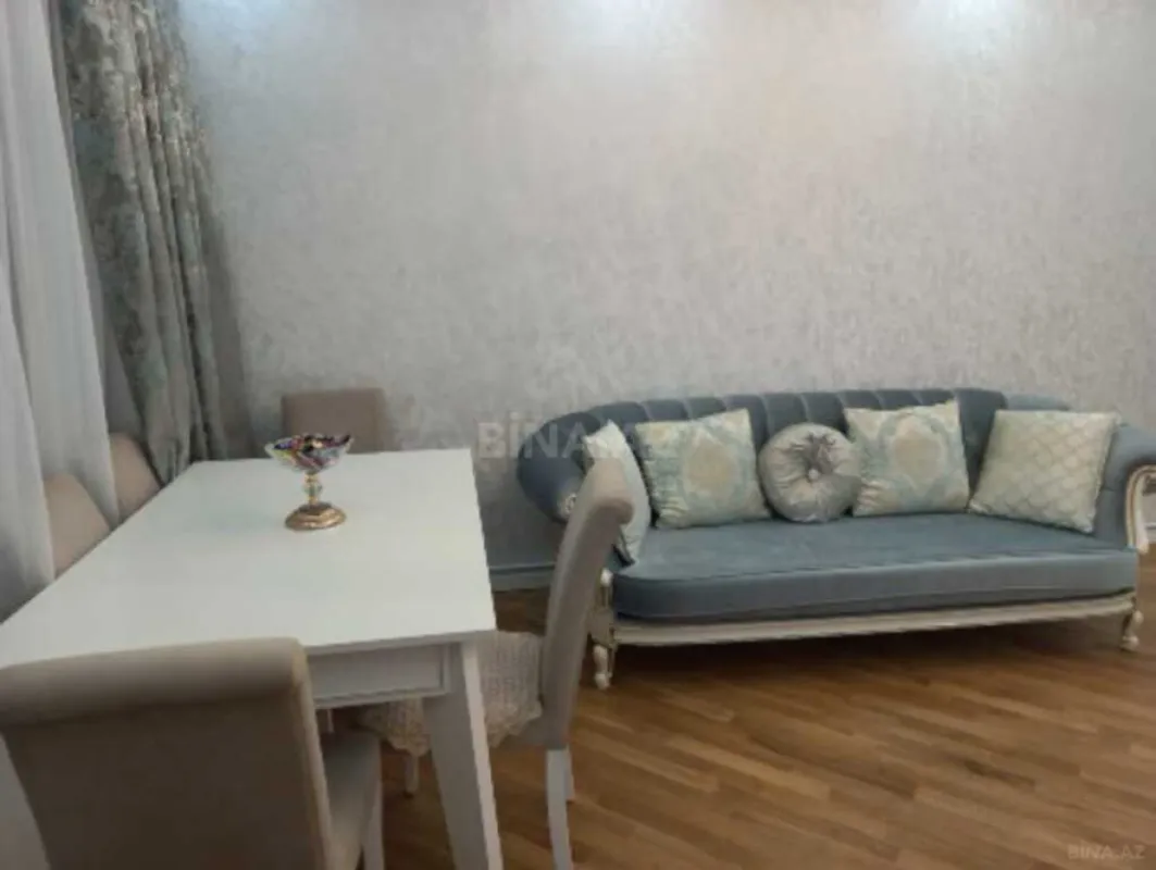 Kirayə verilir 2 otaqlı mənzil 65 m²