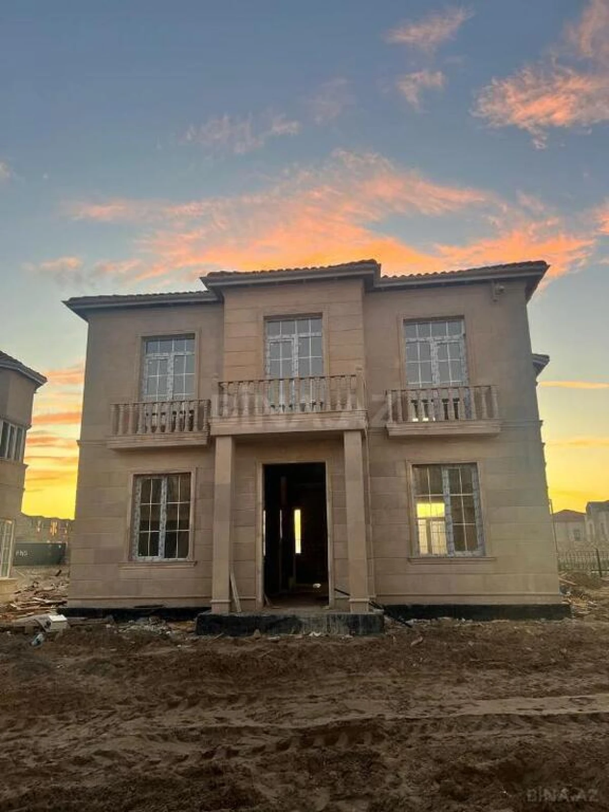 Satılır 6 otaqlı həyət evi 320 m²