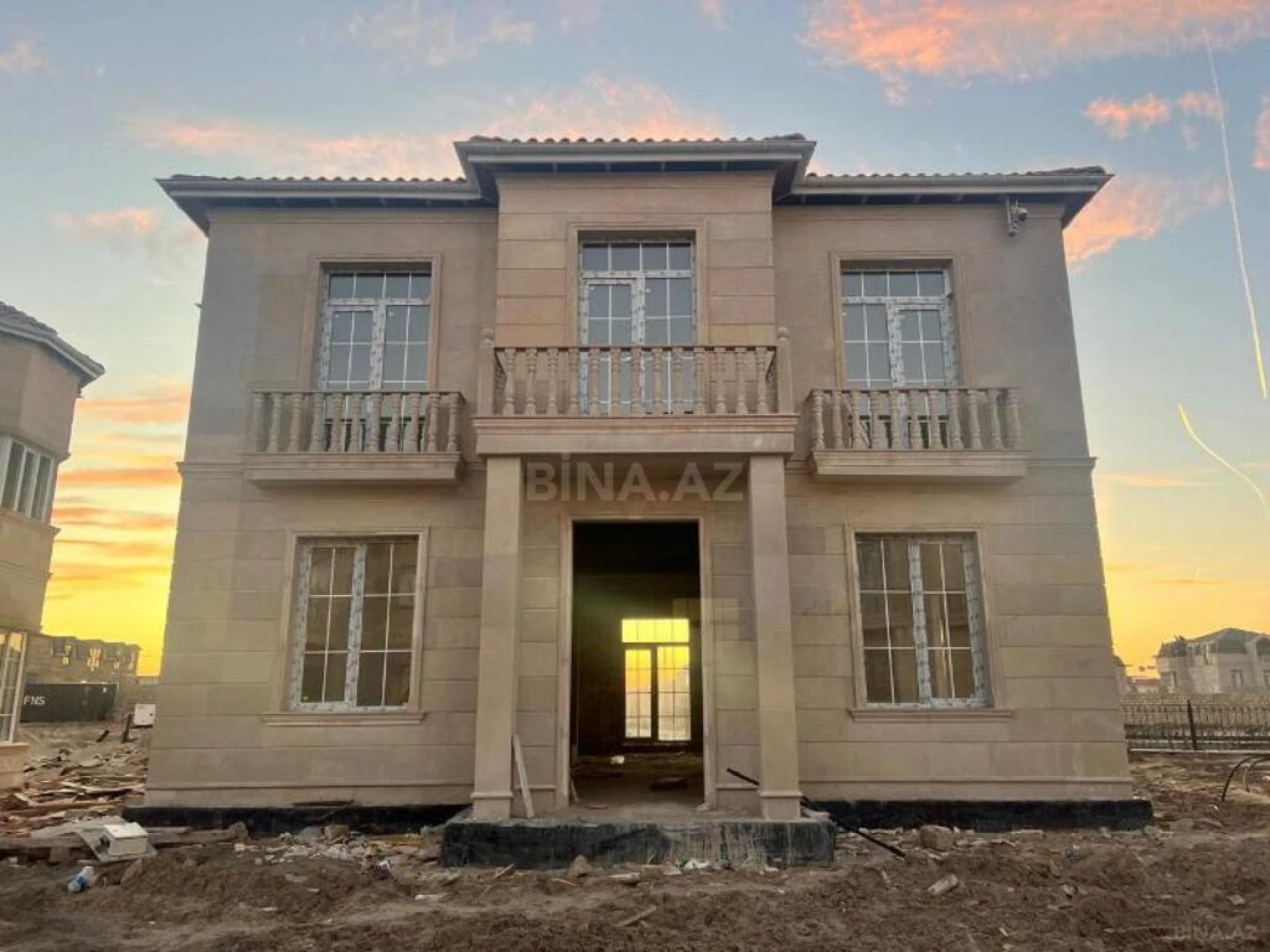 Satılır 6 otaqlı həyət evi 320 m²