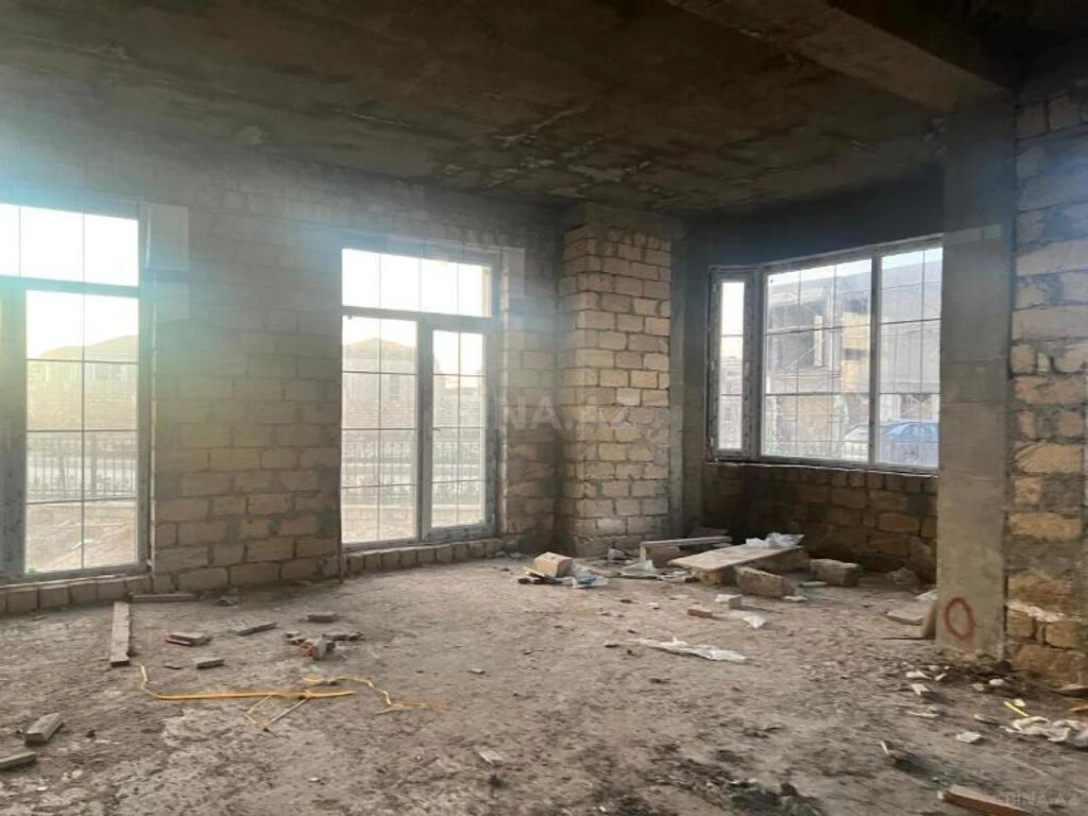 Satılır 6 otaqlı həyət evi 320 m²