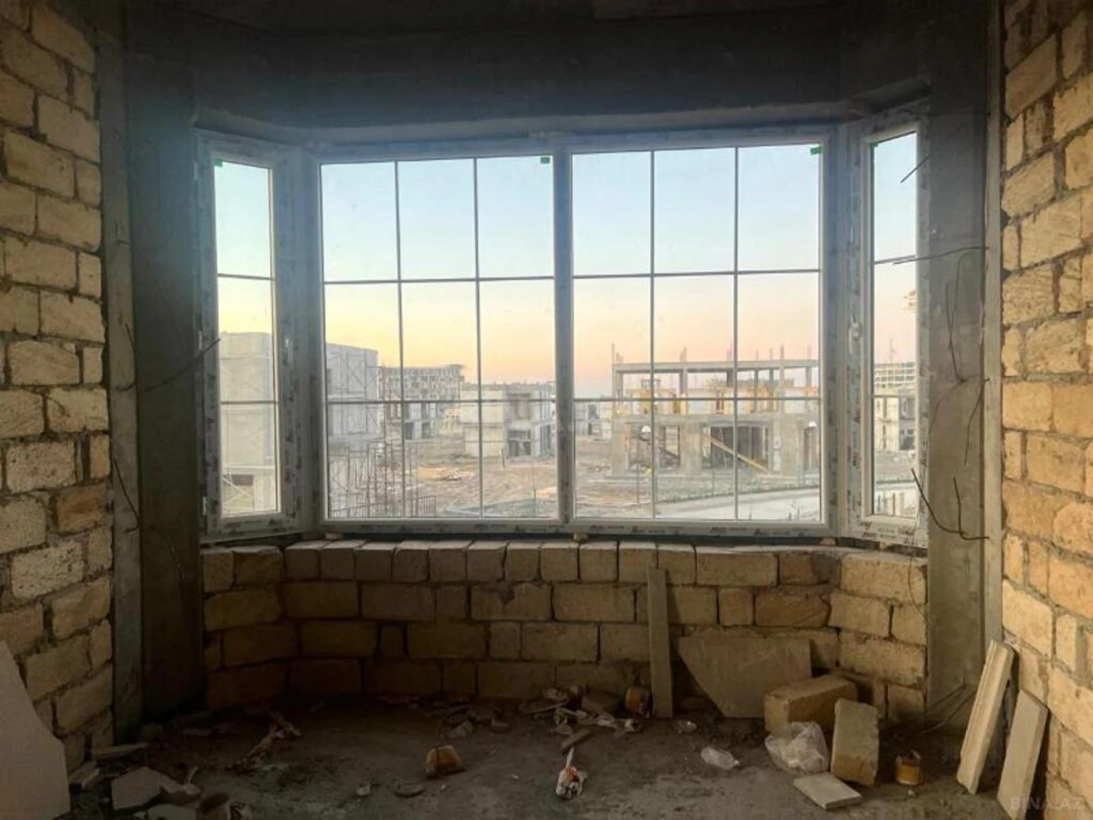 Satılır 6 otaqlı həyət evi 320 m²