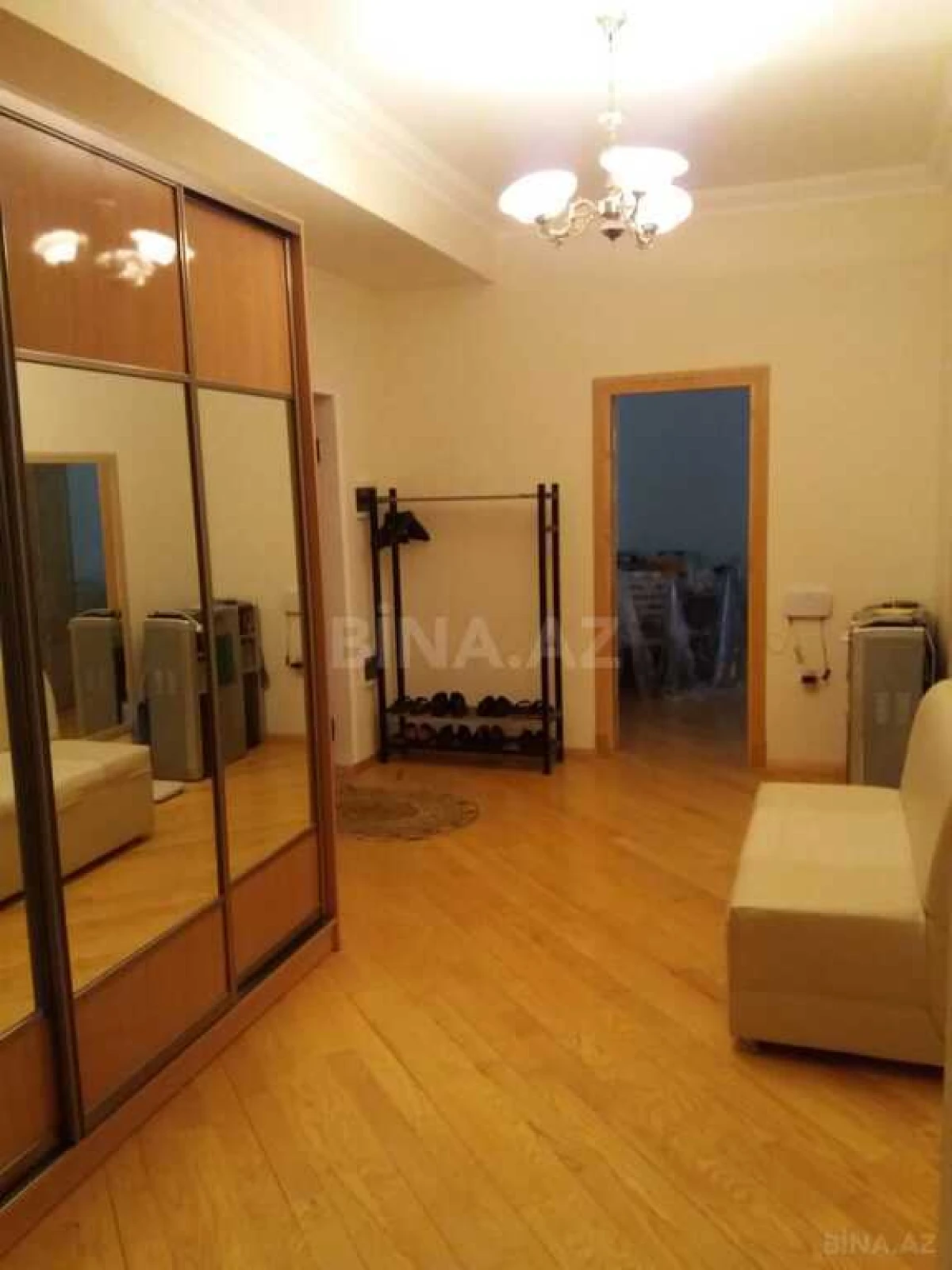Satılır 3 otaqlı mənzil 137 m²