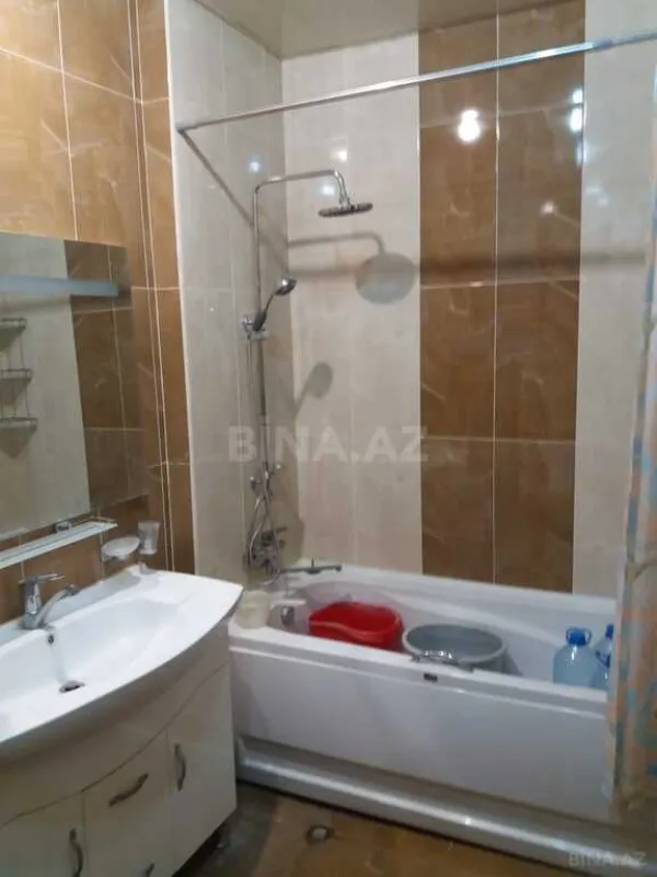 Satılır 3 otaqlı mənzil 137 m²