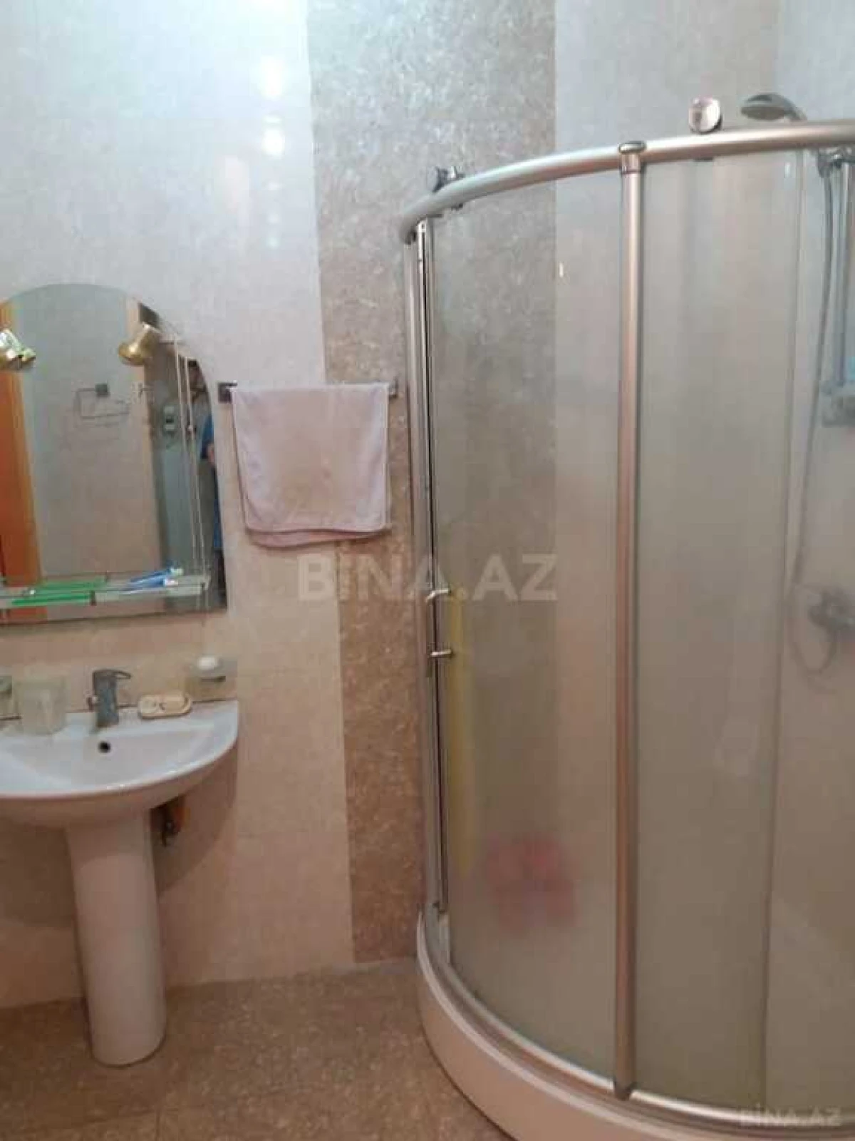 Satılır 3 otaqlı mənzil 137 m²