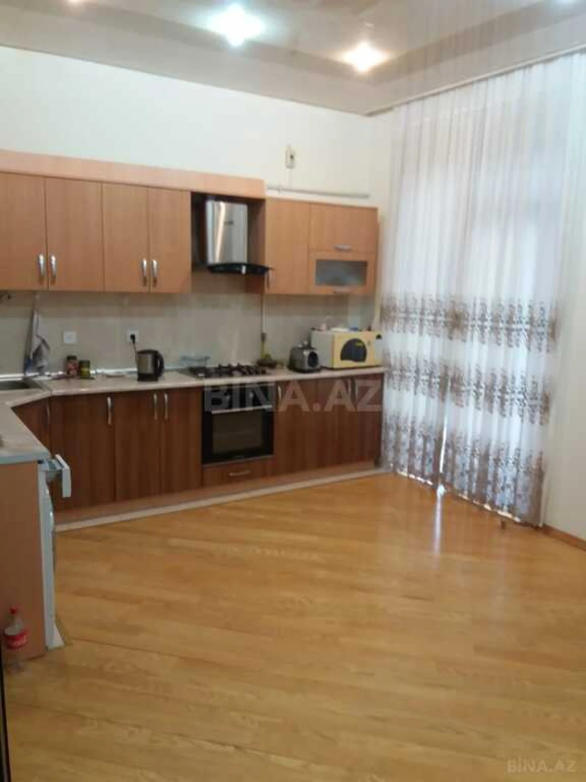 Satılır 3 otaqlı mənzil 137 m²