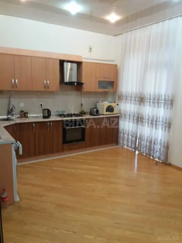 Satılır 3 otaqlı mənzil 137 m²
