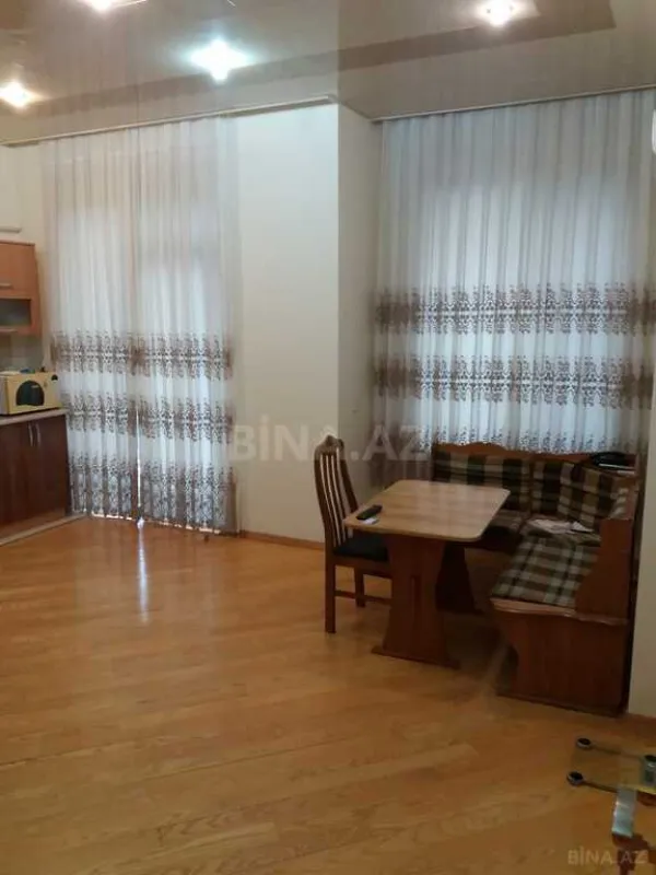 Satılır 3 otaqlı mənzil 137 m²