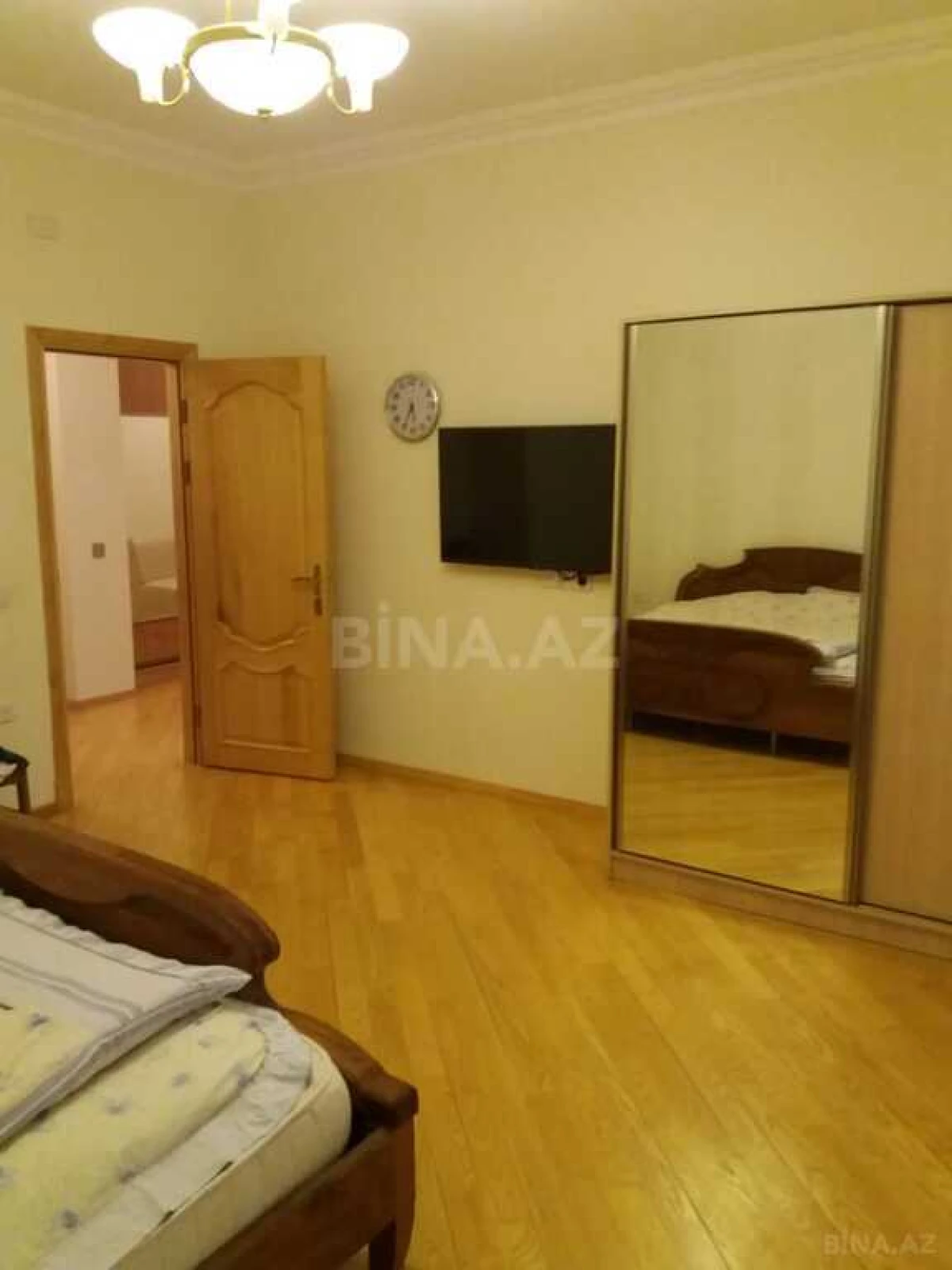 Satılır 3 otaqlı mənzil 137 m²