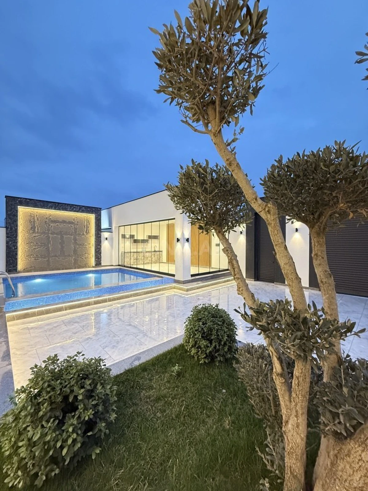 Satılır 4 otaqlı həyət evi 200 m²