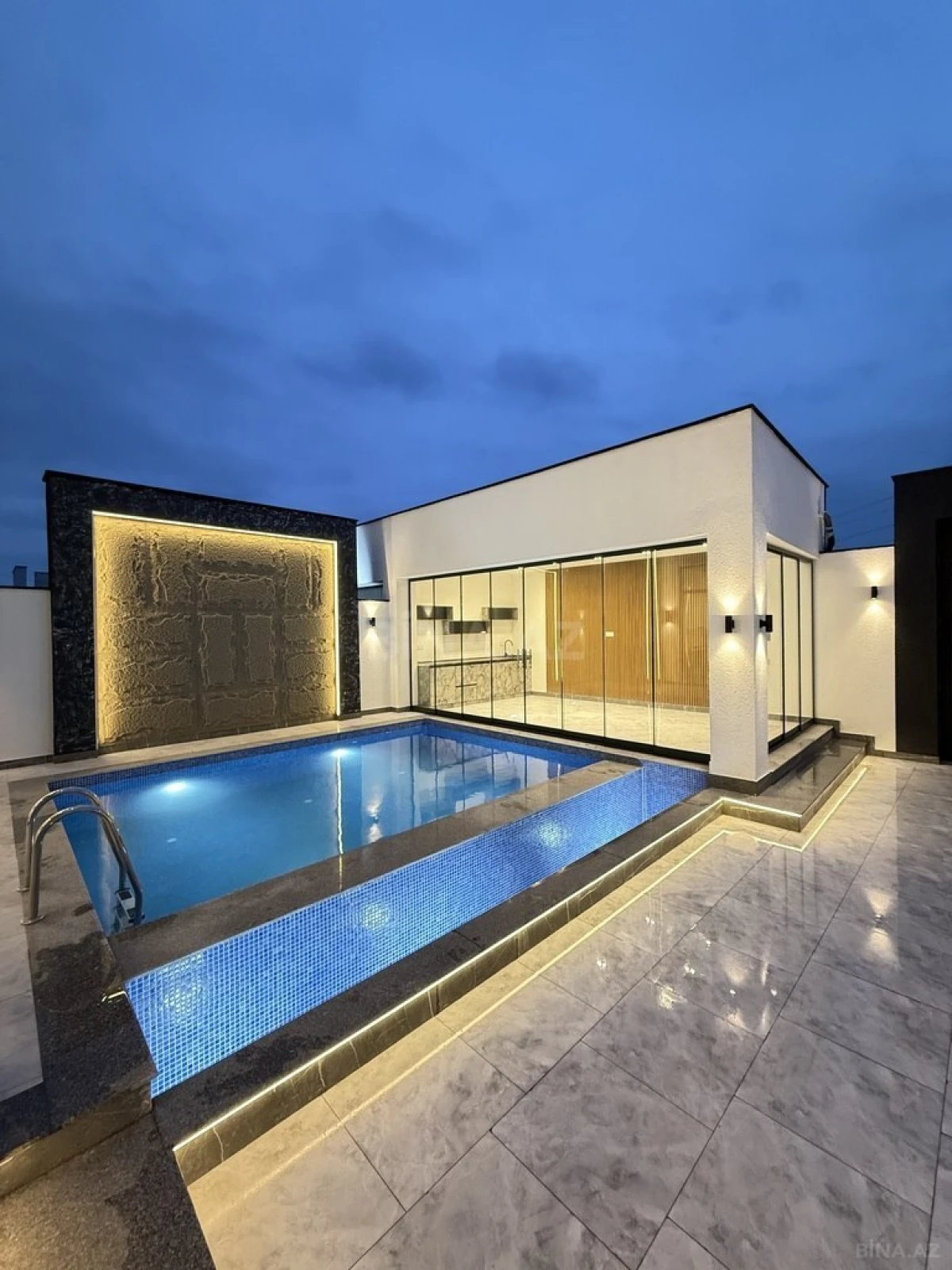 Satılır 4 otaqlı həyət evi 200 m²