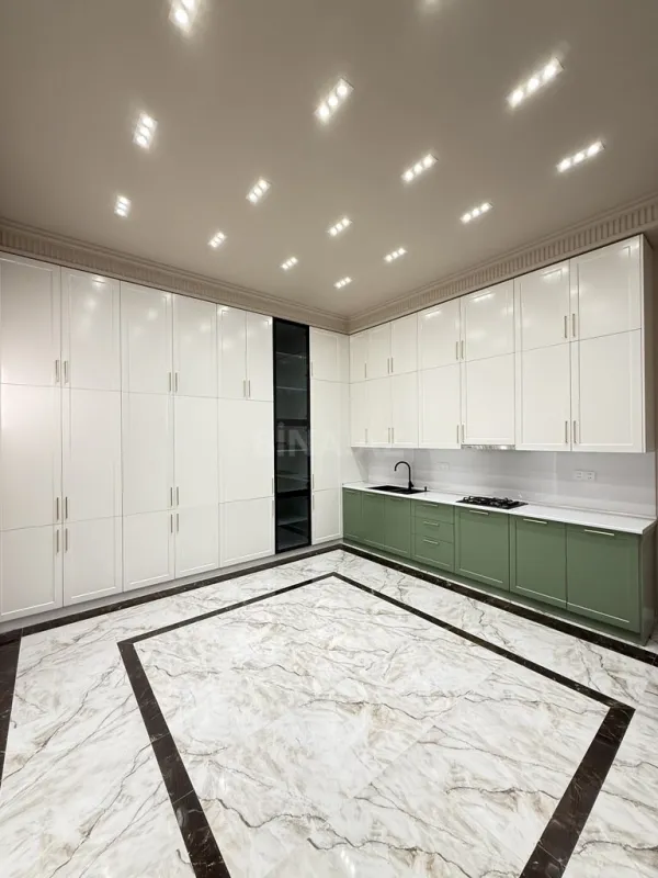 Satılır 4 otaqlı həyət evi 200 m²