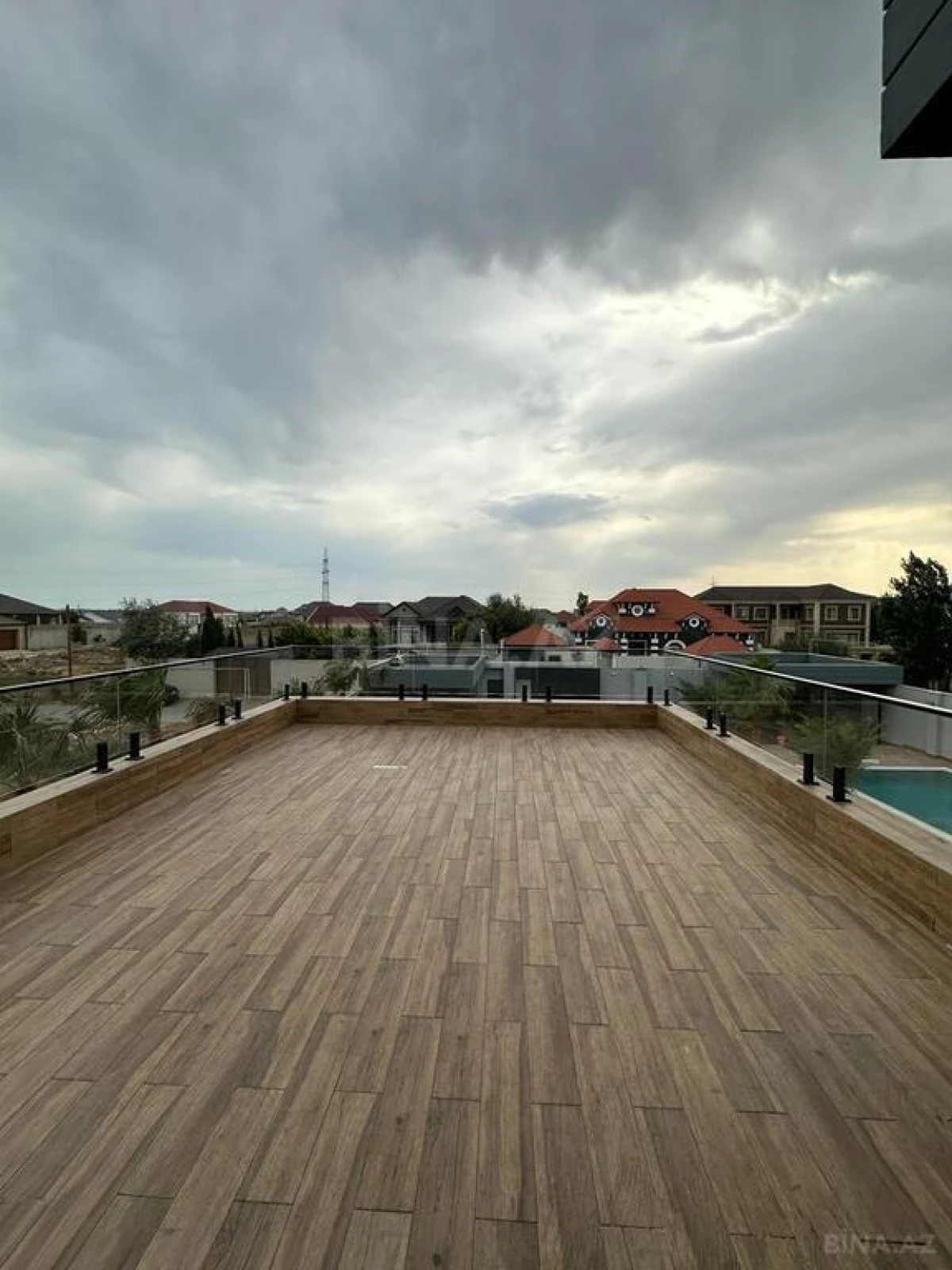 Kirayə verilir 6 otaqlı həyət evi 320 m²