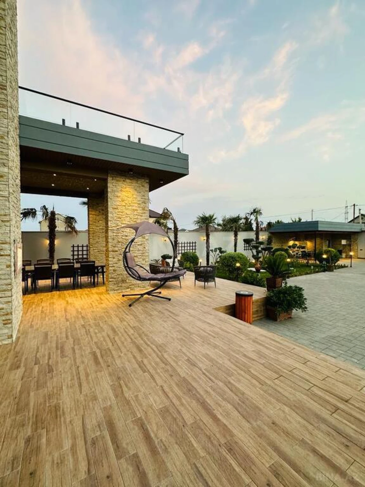 Kirayə verilir 6 otaqlı həyət evi 320 m²