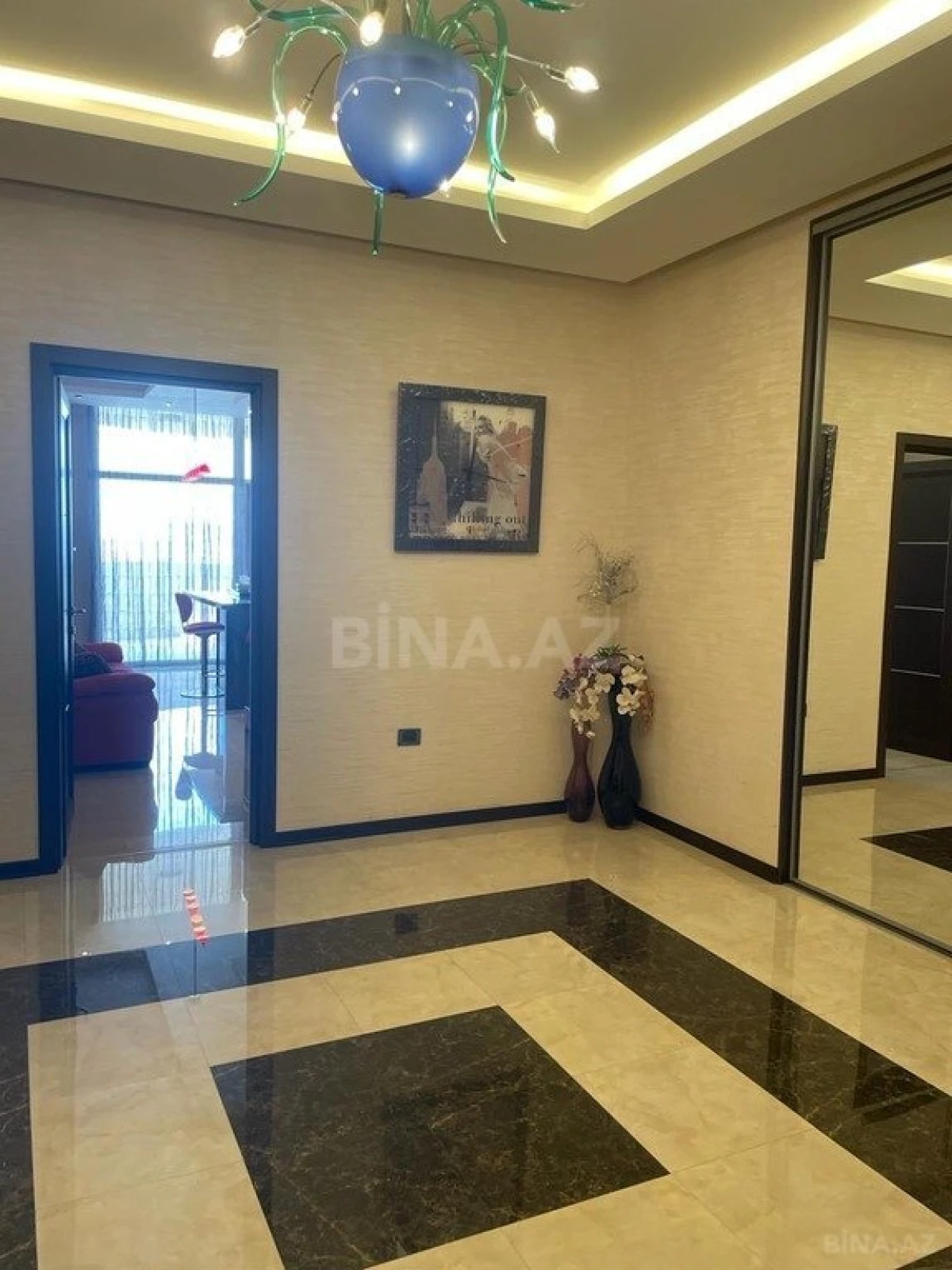 Satılır 3 otaqlı mənzil 185 m²