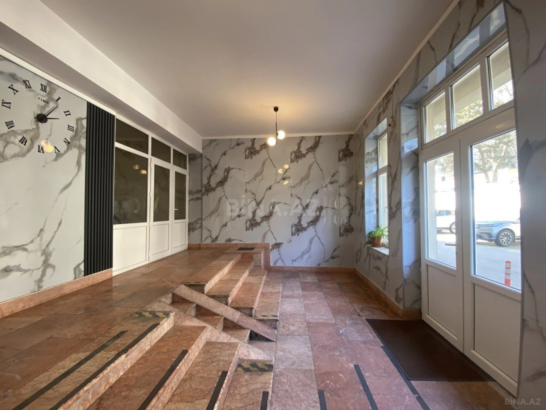 Satılır 3 otaqlı mənzil 185 m²