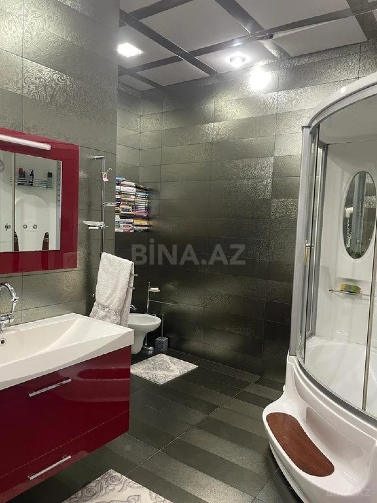Satılır 3 otaqlı mənzil 185 m²