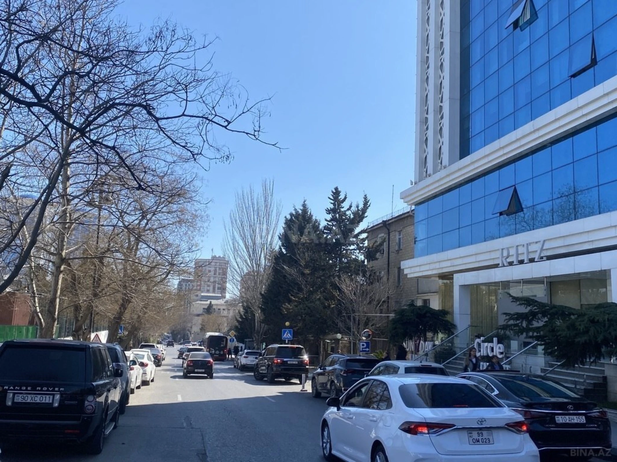 Satılır 3 otaqlı mənzil 185 m²