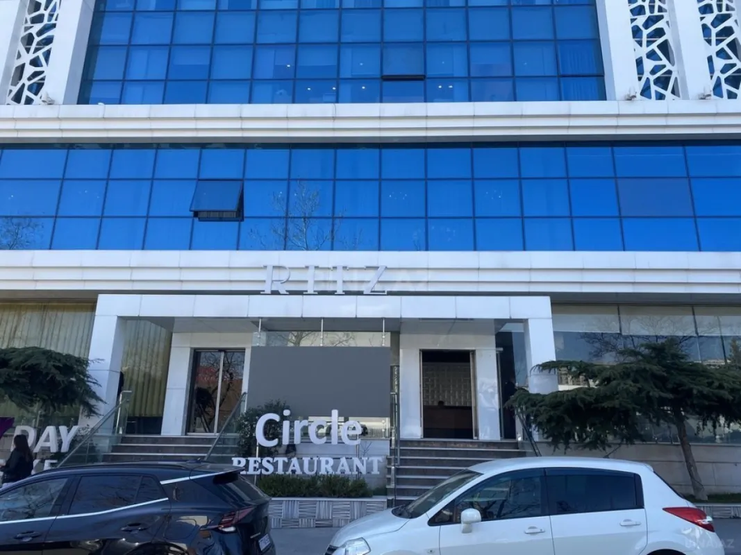 Satılır 3 otaqlı mənzil 185 m²