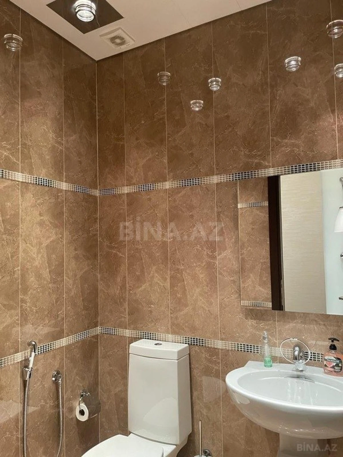 Satılır 3 otaqlı mənzil 185 m²