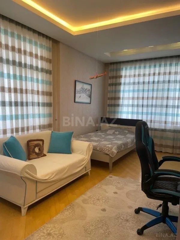 Satılır 3 otaqlı mənzil 185 m²