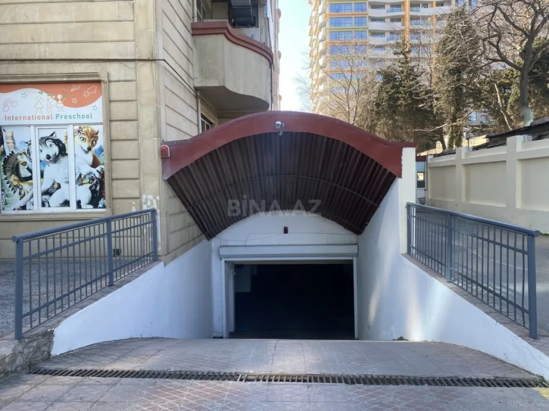 Satılır 3 otaqlı mənzil 185 m²