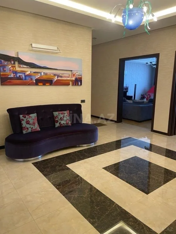 Satılır 3 otaqlı mənzil 185 m²